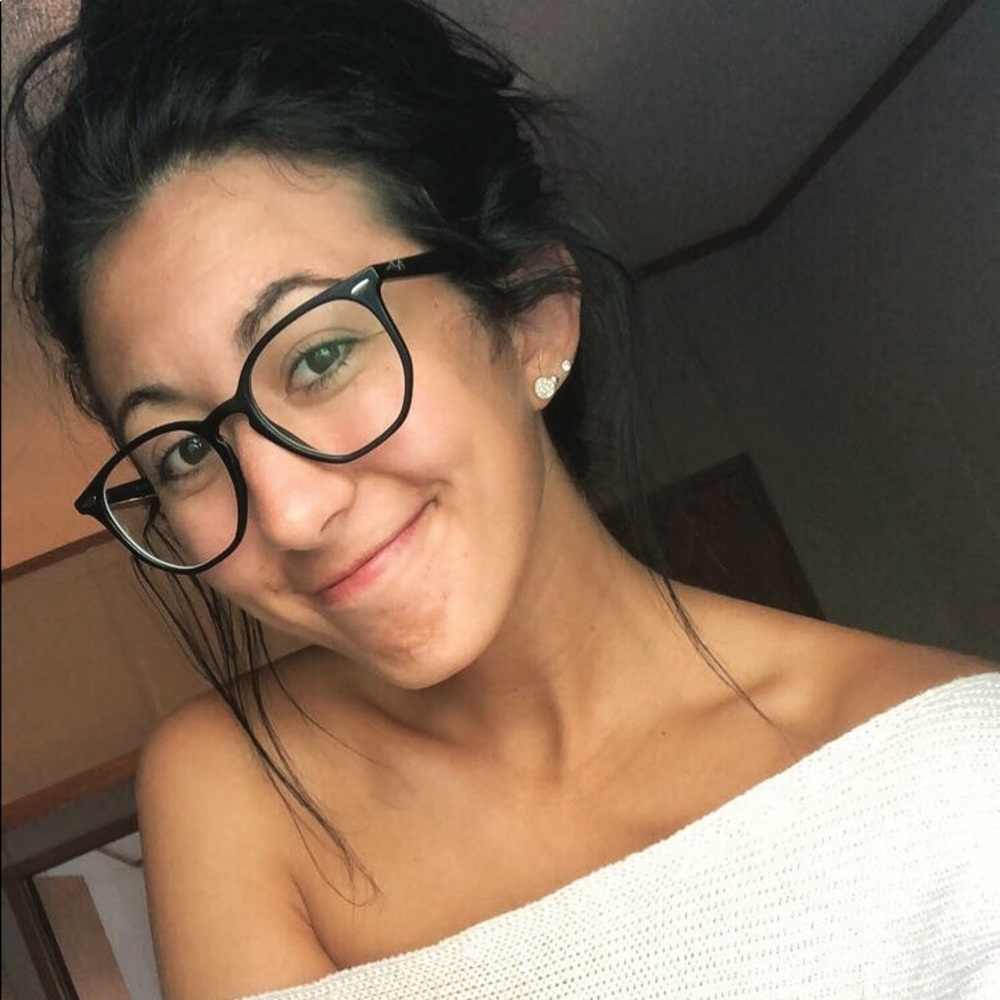 Meet your Posher, Emily